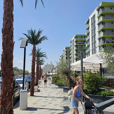 Promenada Mamaia Nord- Pool & Alezzi Apartament *