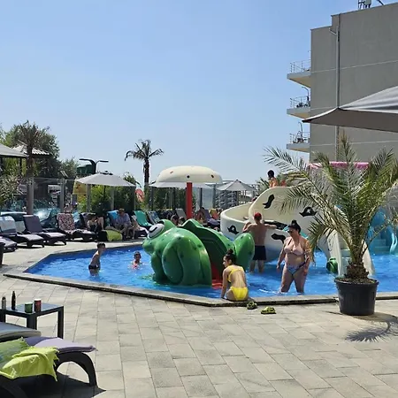 Apartment Promenada Mamaia Nord- Pool & Alezzi